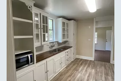 422 S Orange St, Fredericksburg, TX 78624 - Photo 8