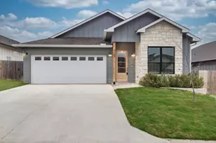 712 Wedgewood Ln, Fredericksburg, TX 78624 - Photo 1