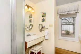 102 N Olive St, Fredericksburg, TX 78624 - Photo 16