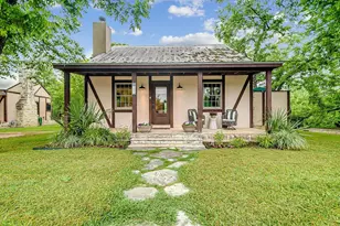 204 S Elk St, Fredericksburg, TX 78624 - Photo 28