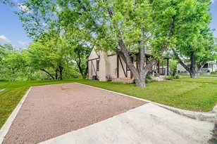 204 S Elk St, Fredericksburg, TX 78624 - Photo 32