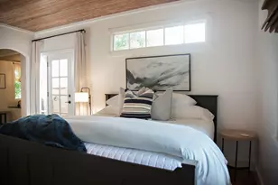 204 S Elk St, Fredericksburg, TX 78624 - Photo 4