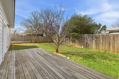 512 Saint Ann St, Fredericksburg, TX 78624 - Photo 2