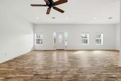 512 Saint Ann St, Fredericksburg, TX 78624 - Photo 8