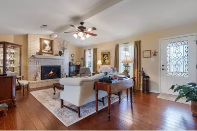 211 W Driftwood Dr, Fredericksburg, TX 78624 - Photo 6