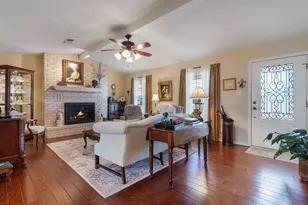 211 W Driftwood Dr, Fredericksburg, TX 78624 - Photo 6