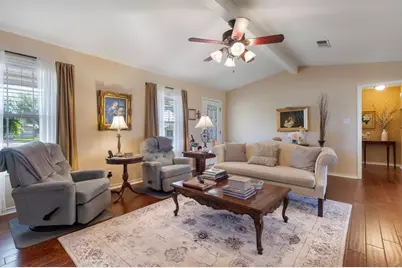 211 W Driftwood Dr, Fredericksburg, TX 78624 - Photo 6