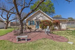 211 W Driftwood Dr, Fredericksburg, TX 78624 - Photo 36