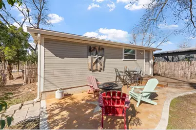 209 S Elk St, Fredericksburg, TX 78624 - Photo 6