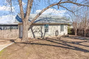 209 S Elk St, Fredericksburg, TX 78624 - Photo 12