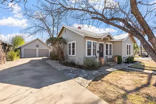 209 S Elk St, Fredericksburg, TX 78624 - Photo 4