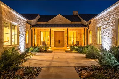 705 W Creek St, Fredericksburg, TX 78624 - Photo 2