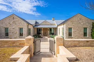 705 W Creek St, Fredericksburg, TX 78624 - Photo 6