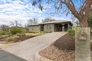406 E College St, Fredericksburg, TX 78624 - Photo 2
