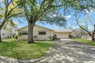 1014 Ave B, Fredericksburg, TX 78624 - Photo 24