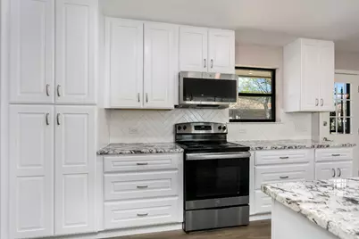 1014 Avenue B, Fredericksburg, TX 78624 - Photo 6