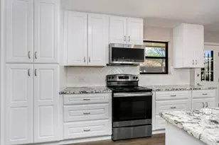 1014 Ave B, Fredericksburg, TX 78624 - Photo 6