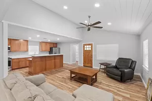 501 S Olive St, Fredericksburg, TX 78624 - Photo 2