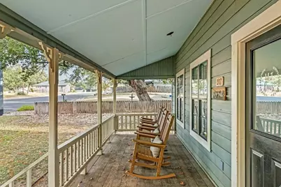 207 S Cherry St, Fredericksburg, TX 78624 - Photo 6
