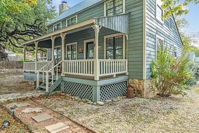 207 S Cherry St, Fredericksburg, TX 78624 - Photo 4