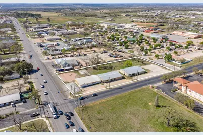 702 S Washington St, Fredericksburg, TX 78624 - Photo 6