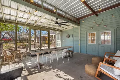 308 Cottonwood St, Fredericksburg, TX 78624 - Photo 2