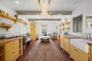 308 Cottonwood St, Fredericksburg, TX 78624 - Photo 6