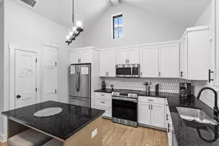 930 S Eagle St, Fredericksburg, TX 78624 - Photo 12