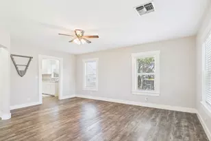 108 S Olive St, Fredericksburg, TX 78624 - Photo 2