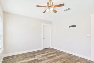 108 S Olive St, Fredericksburg, TX 78624 - Photo 10