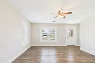 108 S Olive St, Fredericksburg, TX 78624 - Photo 4