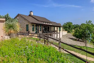 220 N Spies Ridge Dr, Fredericksburg, TX 78624 - Photo 14