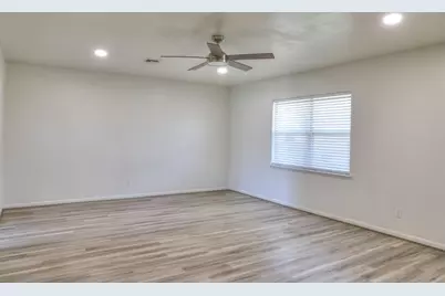 211 Forest Trail Dr, Fredericksburg, TX 78624 - Photo 4