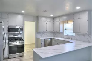 211 Forest Trail Dr, Fredericksburg, TX 78624 - Photo 2
