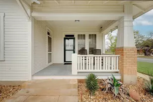 202 S Cherry St, Fredericksburg, TX 78624 - Photo 4