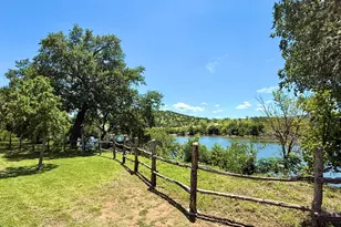 1012 Guadalupe St, Kerrville, TX 78028 - Photo 16