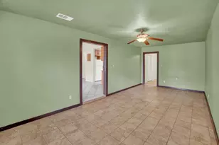 512 S Mesquite St, Fredericksburg, TX 78624 - Photo 10