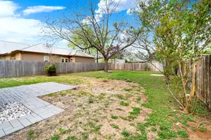 512 S Mesquite St, Fredericksburg, TX 78624 - Photo 18