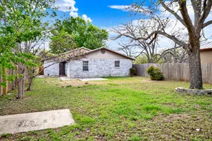 512 S Mesquite St, Fredericksburg, TX 78624 - Photo 4