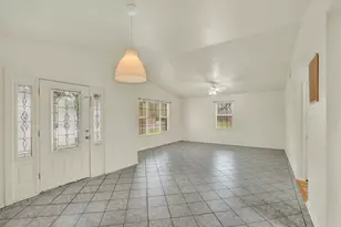 512 S Mesquite St, Fredericksburg, TX 78624 - Photo 4