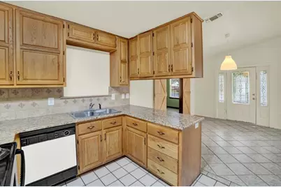 512 S Mesquite St, Fredericksburg, TX 78624 - Photo 8