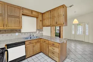 512 S Mesquite St, Fredericksburg, TX 78624 - Photo 8