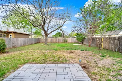 512 S Mesquite St, Fredericksburg, TX 78624 - Photo 6