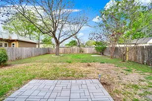 512 S Mesquite St, Fredericksburg, TX 78624 - Photo 6