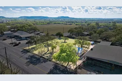 1007 N Llano St, Fredericksburg, TX 78624 - Photo 2