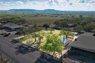 1007 N Llano St, Fredericksburg, TX 78624 - Photo 2