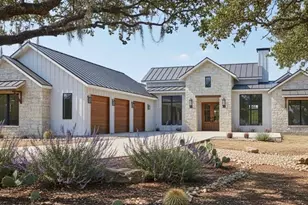 208 Interlaken St, Fredericksburg, TX 78624 - Photo 4