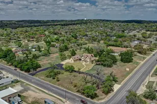 1104-B Lois St, Kerrville, TX 78028 - Photo 80