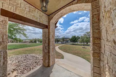 1104 Lois St, Kerrville, TX 78028 - Photo 6