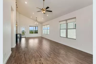 1025 Roanoke Ln, Kerrville, TX 78028 - Photo 4